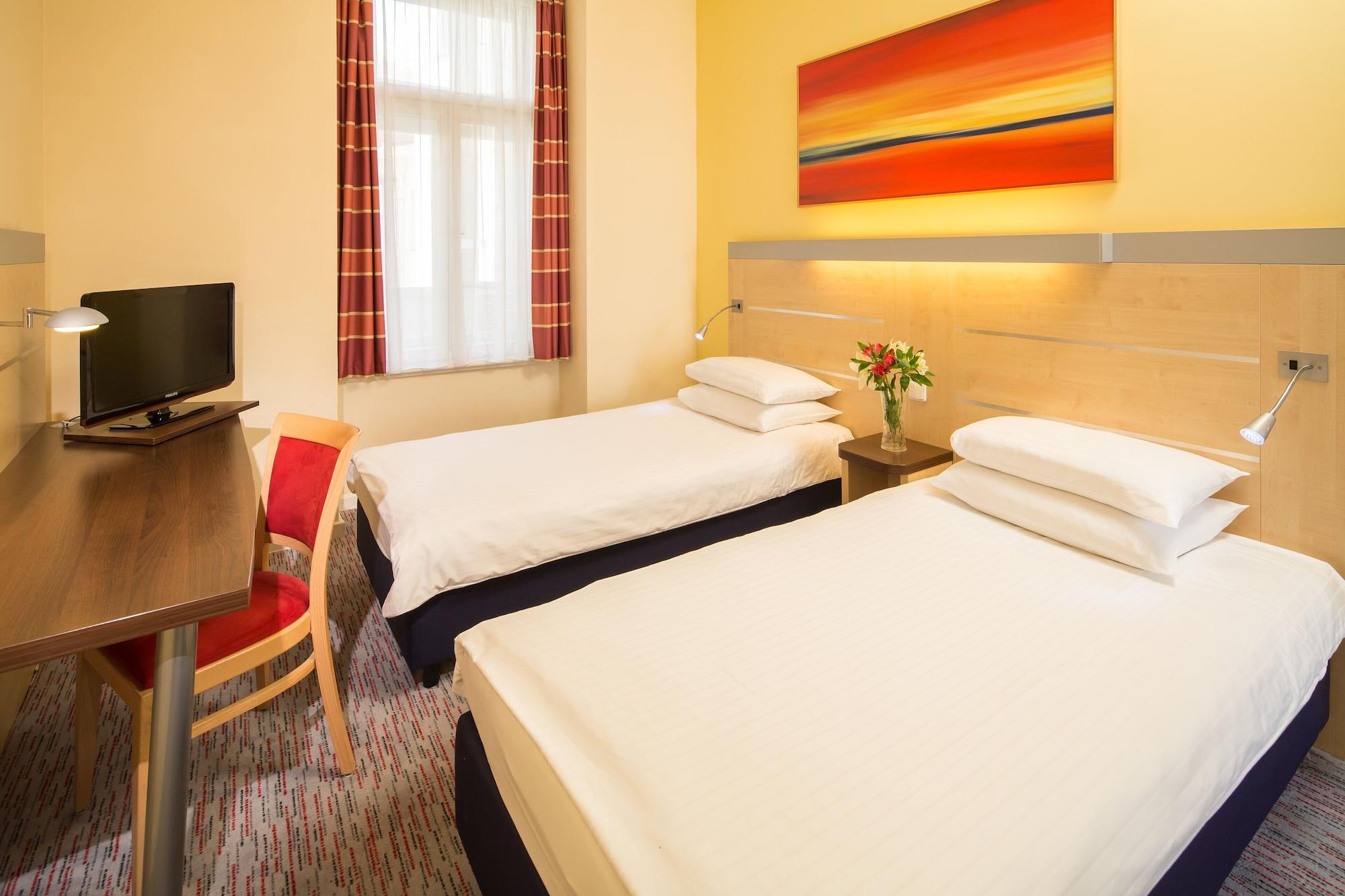 Exe City Park Hotel Прага Екстериор снимка