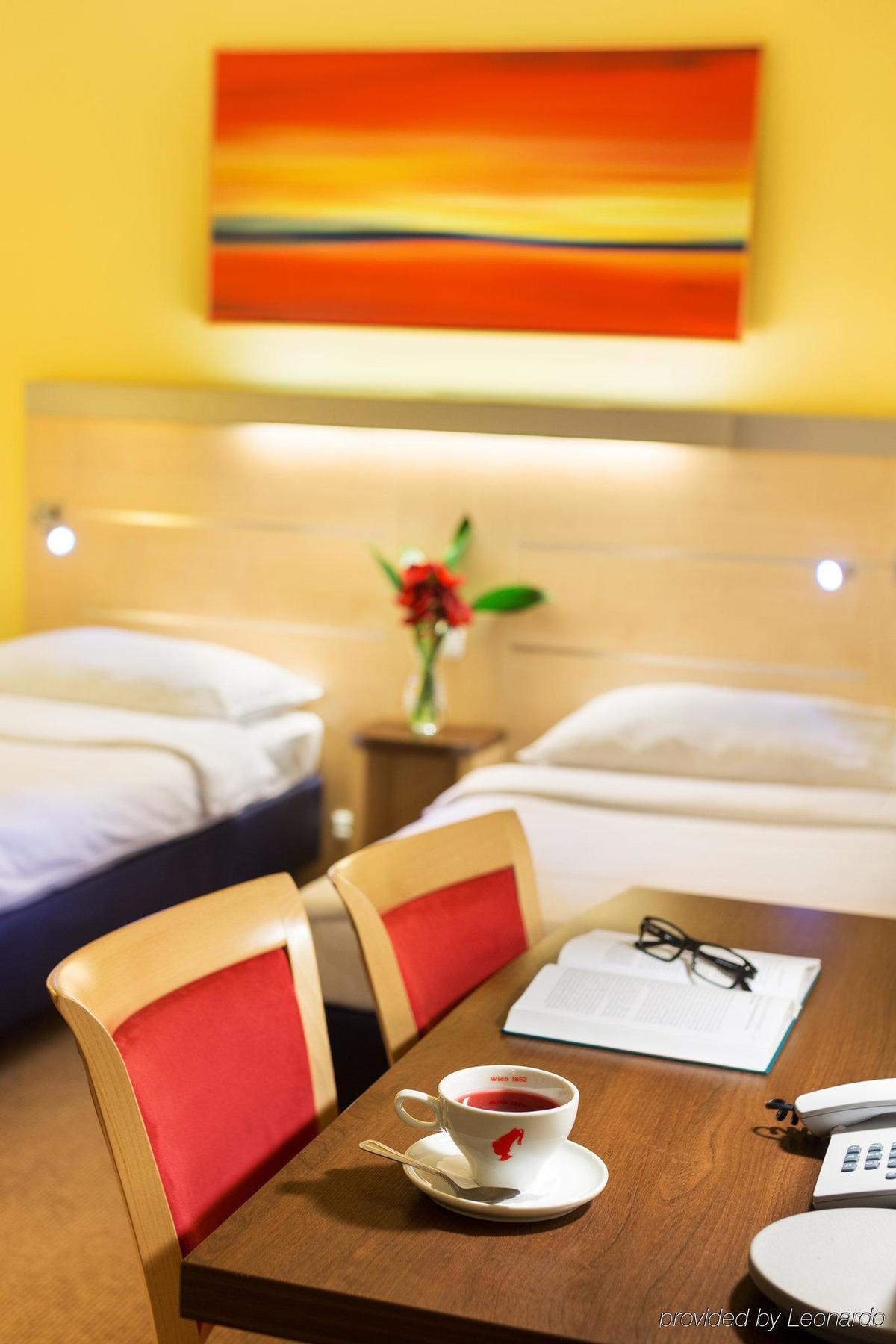 Exe City Park Hotel Прага Екстериор снимка