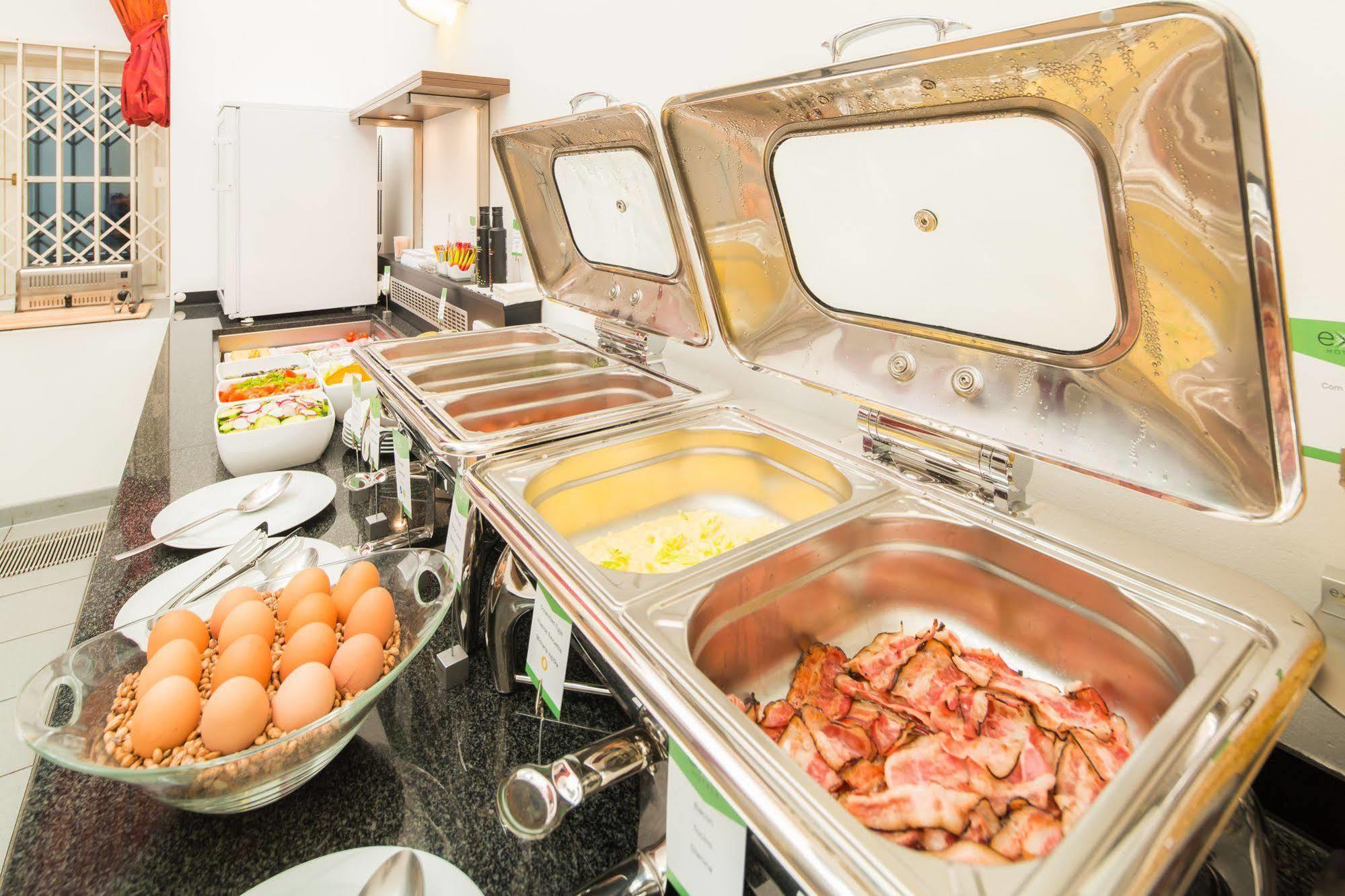 Exe City Park Hotel Прага Екстериор снимка