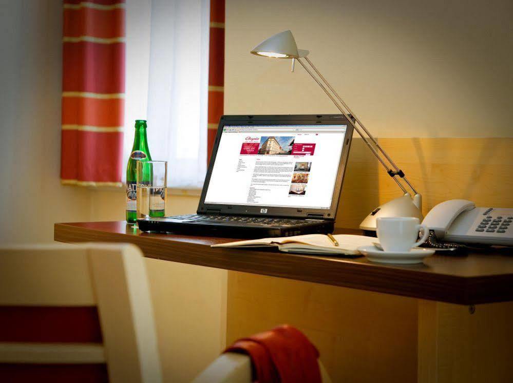 Exe City Park Hotel Прага Екстериор снимка